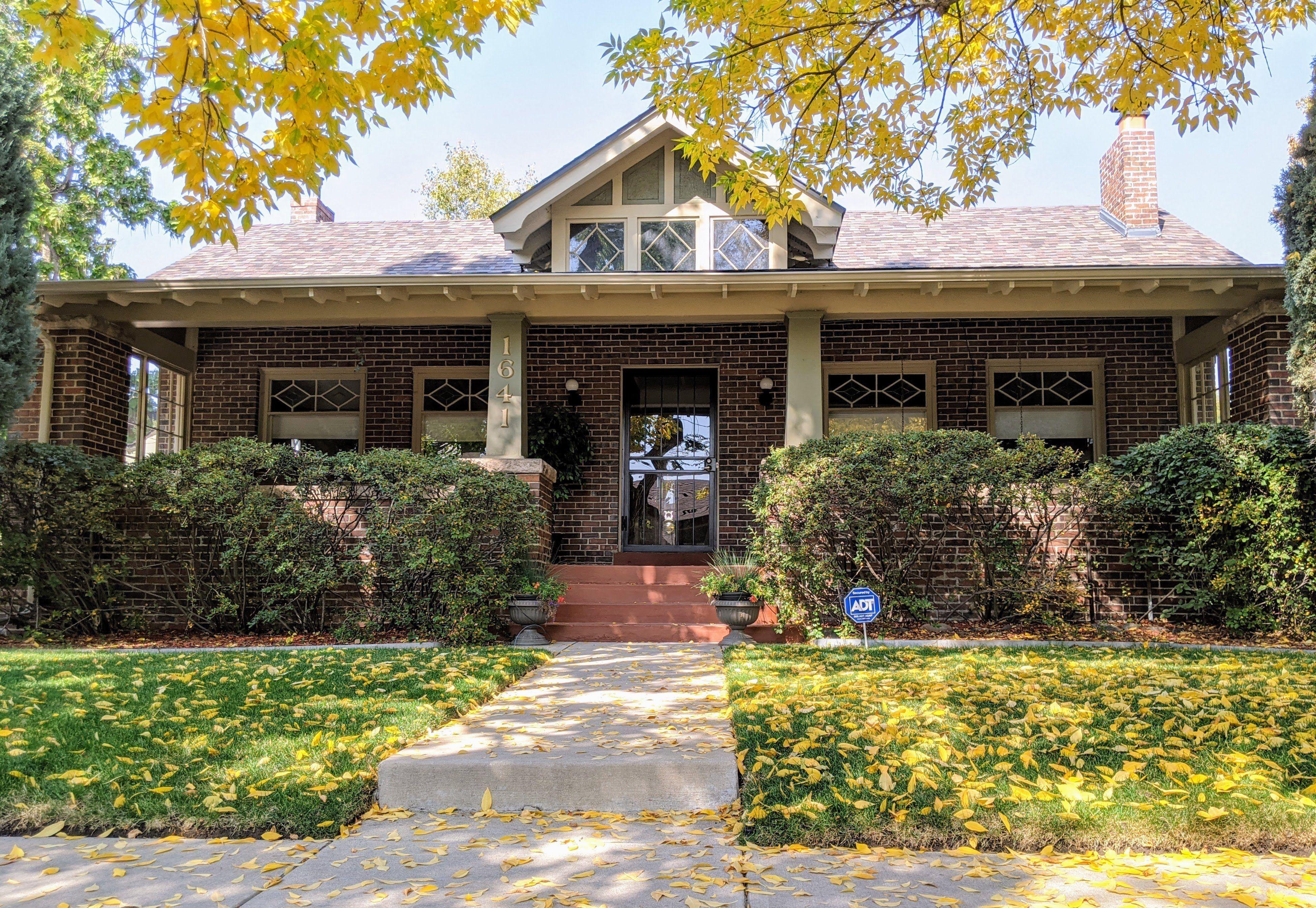 A Restored 1920s Arts & Crafts Bungalow