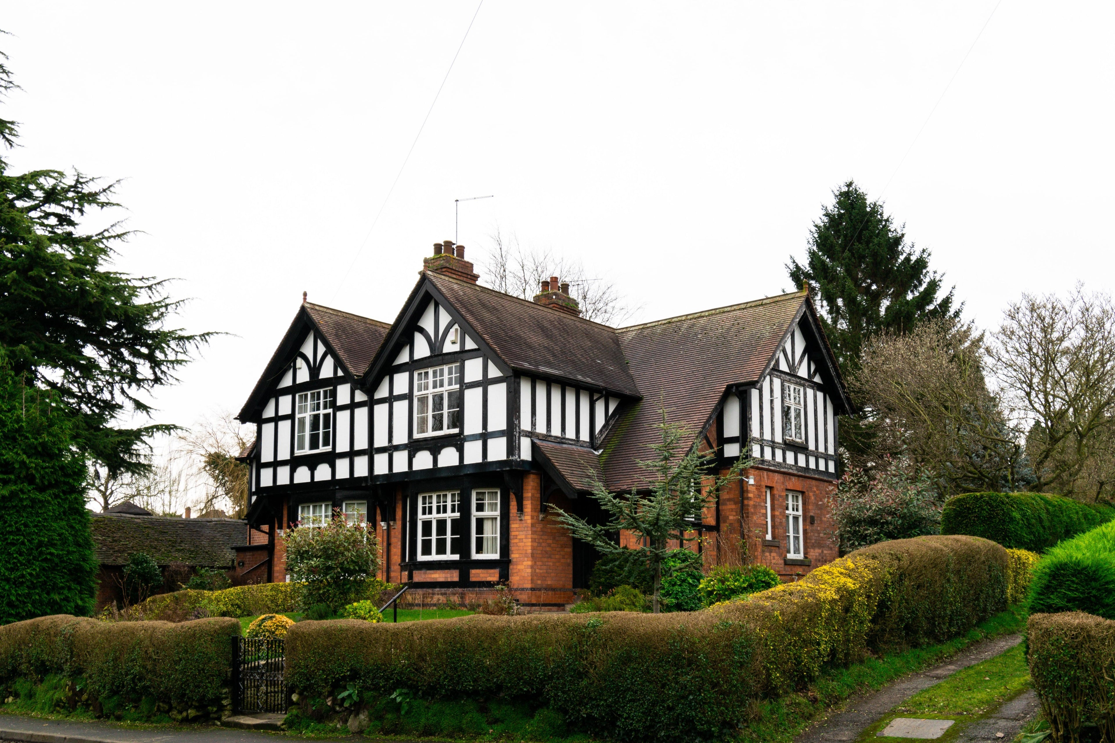 The Right Furniture, Decor and Landscape for Your Historic Home - A Complete Guide