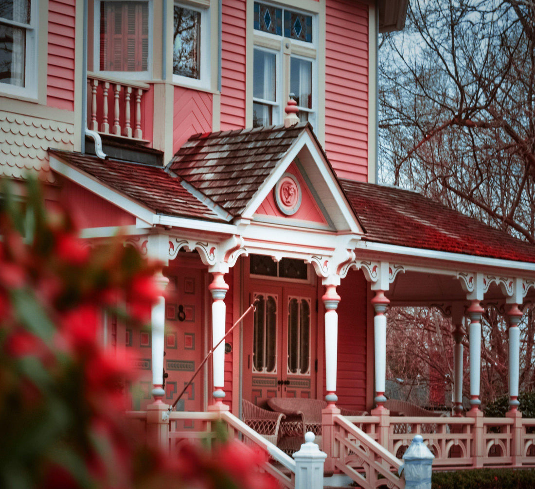 What Makes a Victorian? History, Color and Furniture Choices