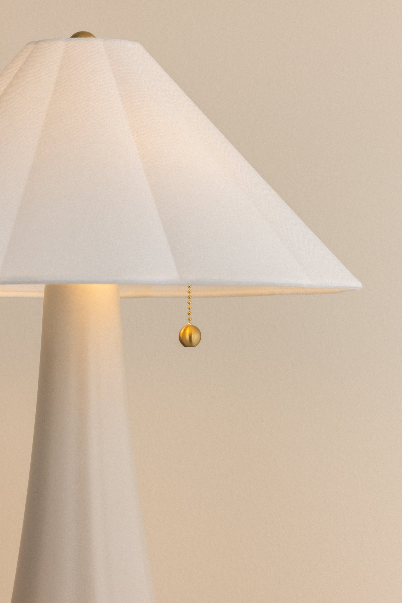 Alana ceramic table lamp with white linen scalloped shade and aged brass pull chain.